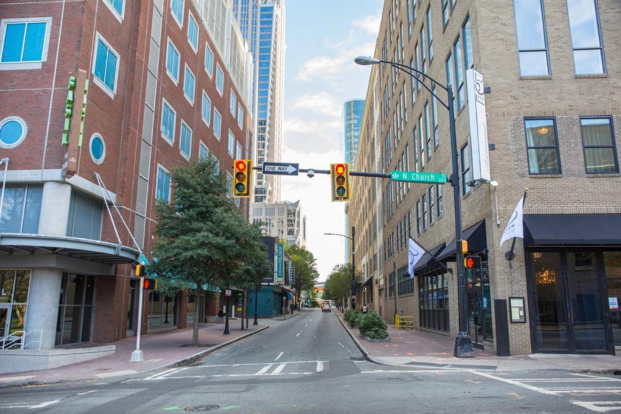 Colorful + Spacious 2Br | Near Spectrum + Stadium Charlotte Exterior photo